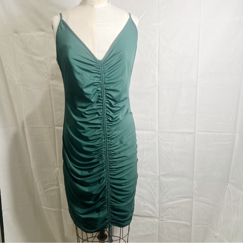 Green bodycon v neck dress